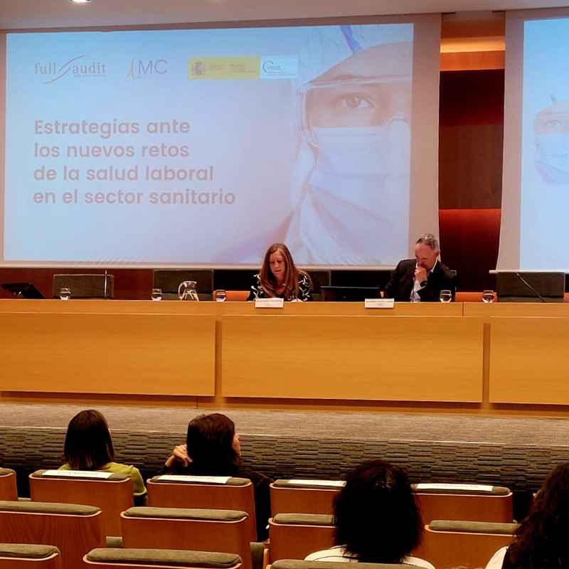  Muntsa Solórzano en su ponencia durante la jornada sobre SST en el sector sanitario, organizada por Full Audit.