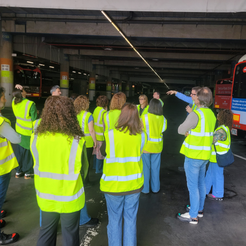 Visita a centro operativo de autobuses de TMB en el Tour SST organizado por Full Audit y Nalanda